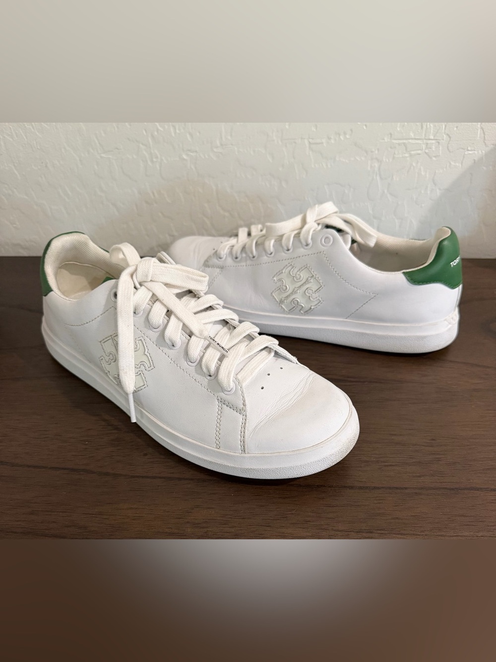 TORY BURCH double t howell court sneakers in white/green Size 8